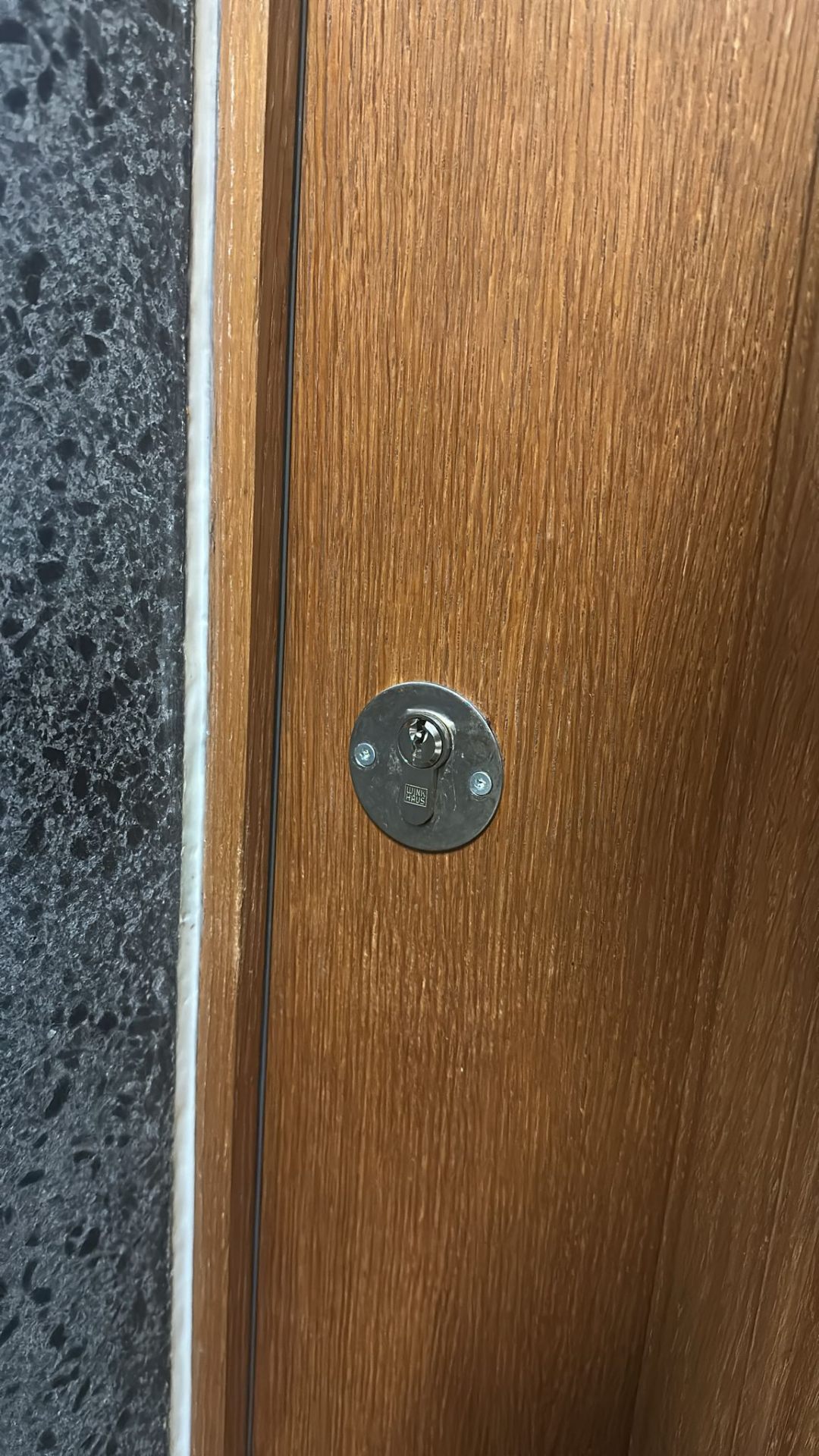 Cylindre Winkhaus sur porte d'entrée bois — dépannage Rapid'Secours