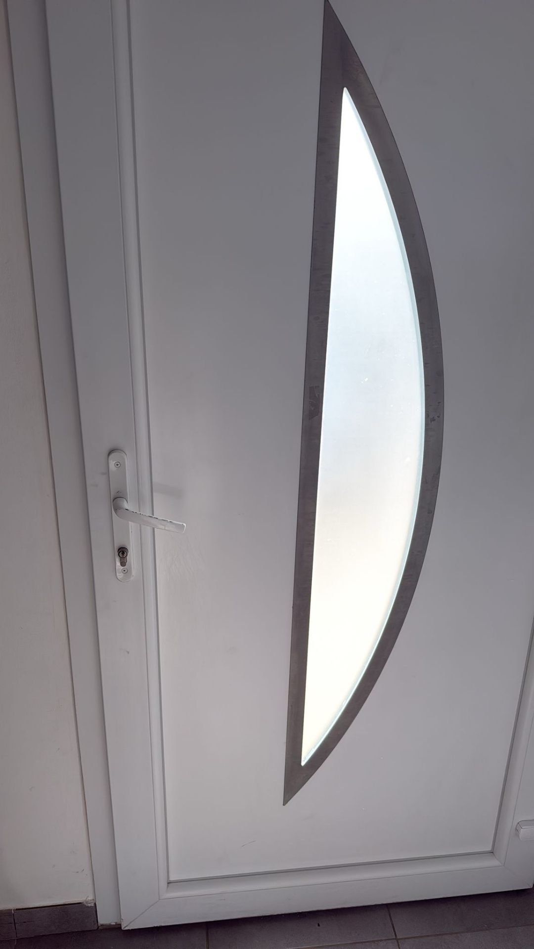 Porte d'entrée PVC blanche avec vitrage — type d'ouvrant couramment dépanné